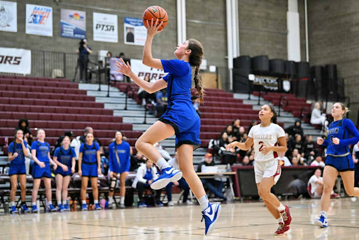 a South Medford Mission Hills girls basketball Oregon POA Holiday Classic December 30 2023 Leon Neuschwander 22